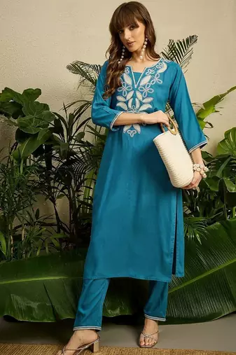 Women Ethnic Motifs Embroidered Thread Work Straight Kurta With Trousers