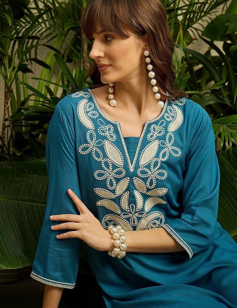 Women Ethnic Motifs Embroidered Thread Work Straight Kurta With Trousers