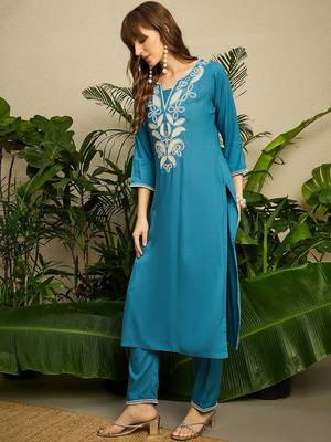 Women Ethnic Motifs Embroidered Thread Work Straight Kurta With Trousers 3