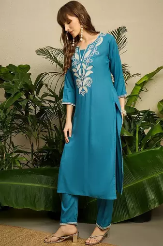 Women Ethnic Motifs Embroidered Thread Work Straight Kurta With Trousers