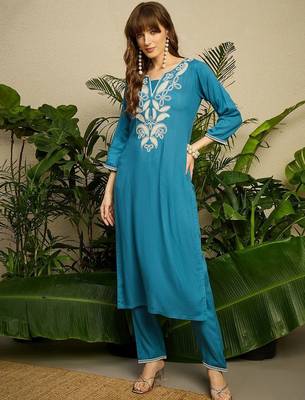 Women Ethnic Motifs Embroidered Thread Work Straight Kurta With Trousers 5