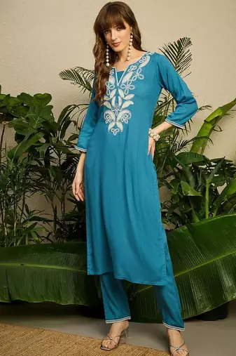Women Ethnic Motifs Embroidered Thread Work Straight Kurta With Trousers