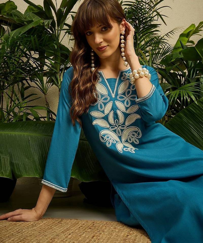 Women Ethnic Motifs Embroidered Thread Work Straight Kurta With Trousers