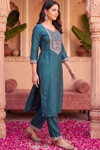 Women Ethnic Motifs Embroidered Regular Thread Work Liva Kurta with Trousers