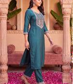 Women Ethnic Motifs Embroidered Regular Thread Work Liva Kurta with Trousers