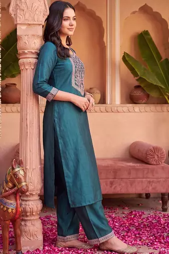 Women Ethnic Motifs Embroidered Regular Thread Work Liva Kurta with Trousers