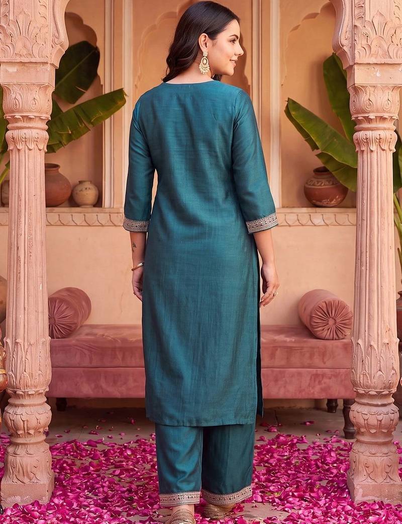Women Ethnic Motifs Embroidered Regular Thread Work Liva Kurta with Trousers