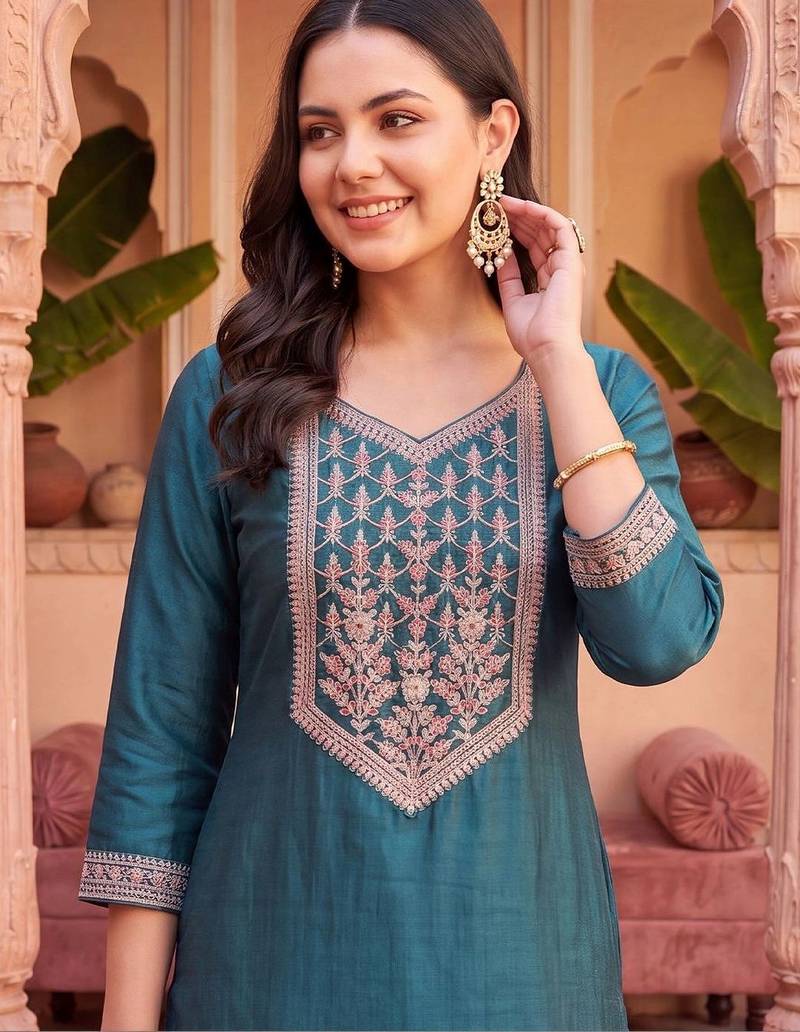 Women Ethnic Motifs Embroidered Regular Thread Work Liva Kurta with Trousers
