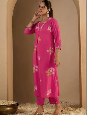Women Floral Printed Cotton A-Line Kurta with Trousers 3