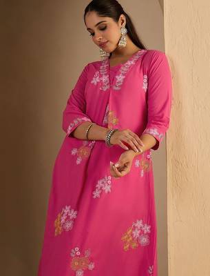 Women Floral Printed Cotton A-Line Kurta with Trousers 5