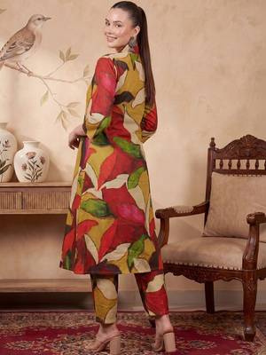 Women Printed Regular Pure Cotton Kurta with Trousers 4