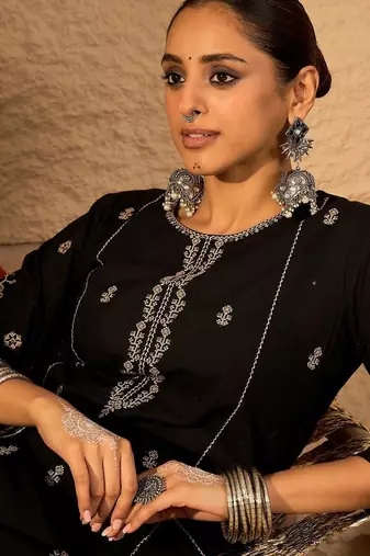Women Ethnic Motifs Embroidered Regular Thread Work Pure Cotton Kurta with Trousers