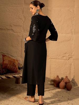 Women Ethnic Motifs Embroidered Regular Thread Work Pure Cotton Kurta with Trousers 7