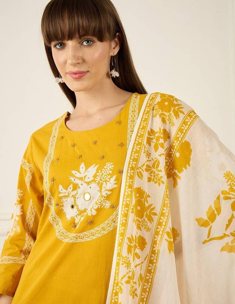 Women Floral Printed Regular Mirror Work Pure Cotton Kurta with Trousers & With Dupatta