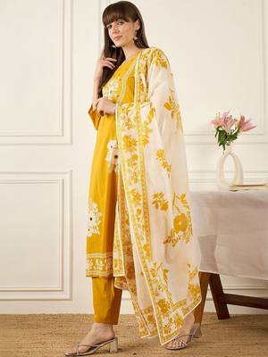 Women Floral Printed Regular Mirror Work Pure Cotton Kurta with Trousers & With Dupatta 3