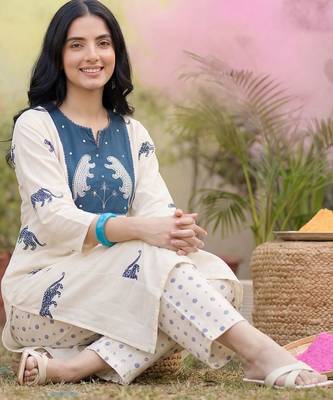 Women Animal Printed Empire Pure Cotton Kurta with Trousers 4