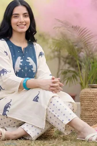 Women Animal Printed Empire Pure Cotton Kurta with Trousers