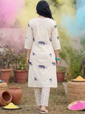 Women Animal Printed Empire Pure Cotton Kurta with Trousers 7