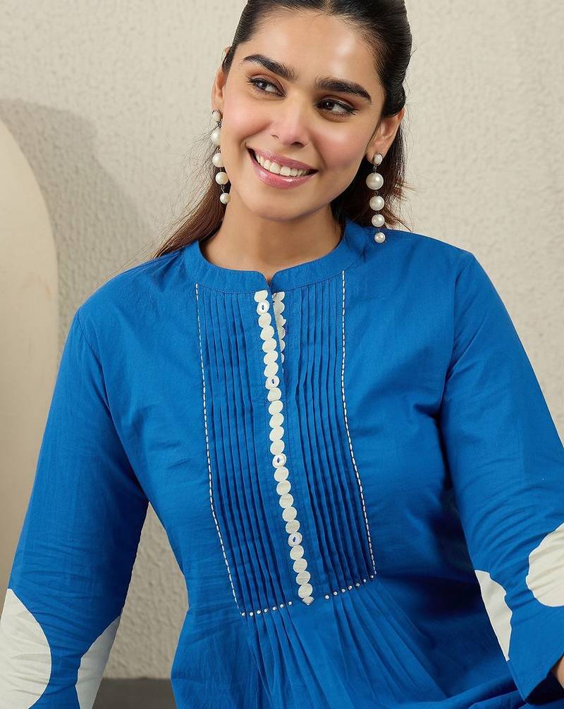 Women Printed Pleated Pure Cotton Kurta with Trousers