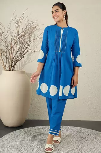 Women Printed Pleated Pure Cotton Kurta with Trousers