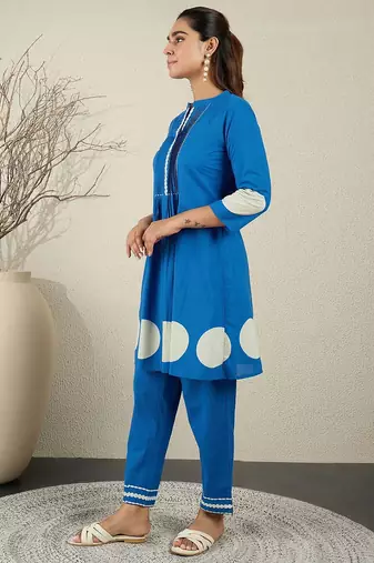 Women Printed Pleated Pure Cotton Kurta with Trousers