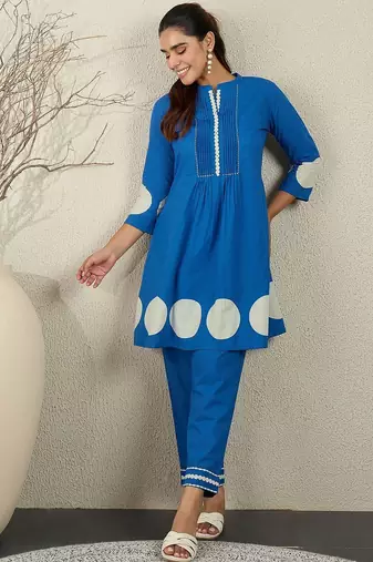 Women Printed Pleated Pure Cotton Kurta with Trousers