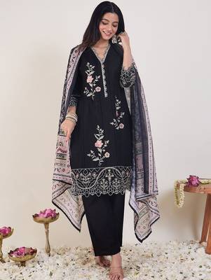 Floral Embroidered Thread Work Pure Cotton Kurta With Trousers & Dupatta 1