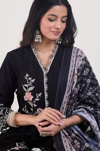 Floral Embroidered Thread Work Pure Cotton Kurta With Trousers & Dupatta