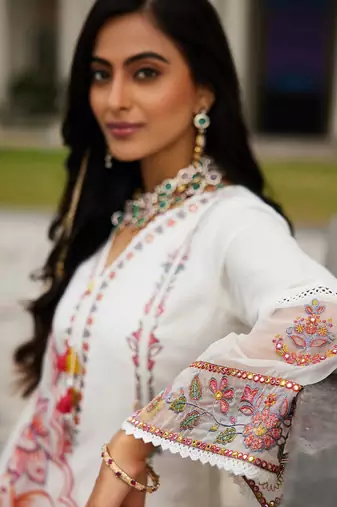 Women Ethnic Motifs Embroidered Regular Thread Work Kurta with Trousers & With Dupatta