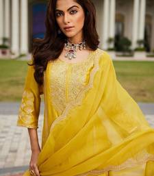 Women Ethnic Motifs Embroidered Regular Kurta with Trousers & With Dupatta