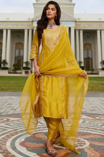 Women Ethnic Motifs Embroidered Regular Kurta with Trousers & With Dupatta