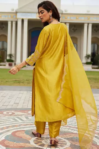 Women Ethnic Motifs Embroidered Regular Kurta with Trousers & With Dupatta