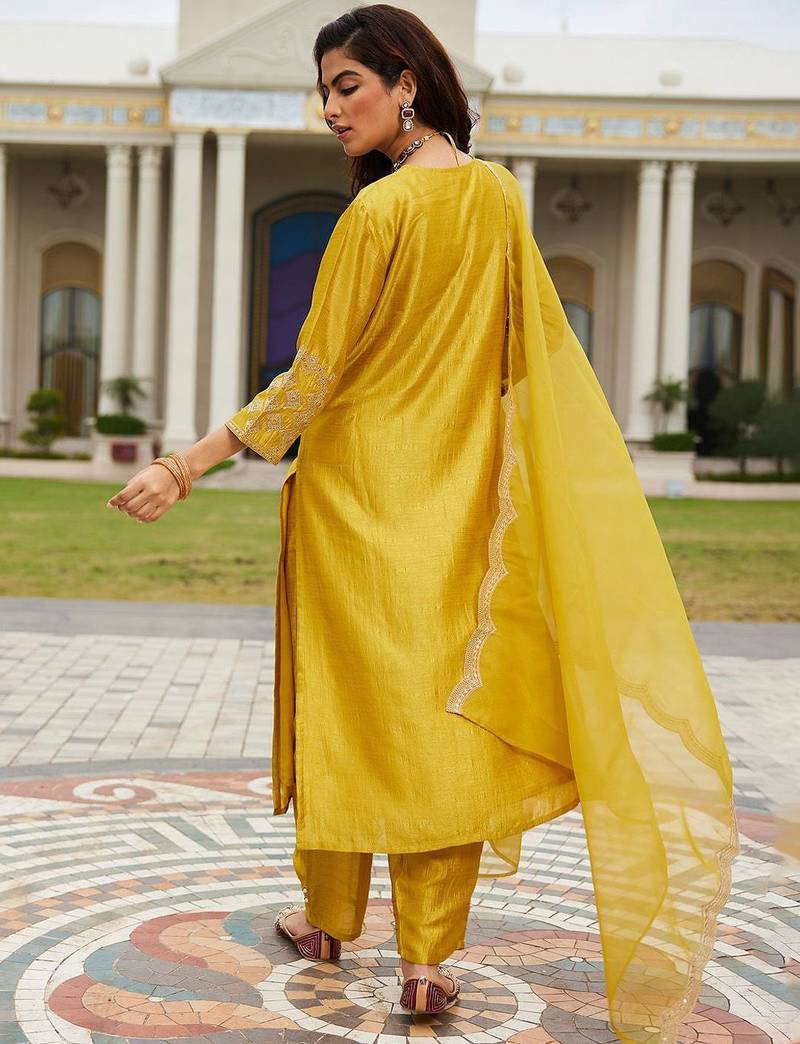 Women Ethnic Motifs Embroidered Regular Kurta with Trousers & With Dupatta
