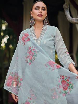 Women Floral Embroidered Regular Thread Work Kurta with Trousers & With Dupatta 1