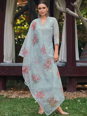 Women Floral Embroidered Regular Thread Work Kurta with Trousers & With Dupatta 4