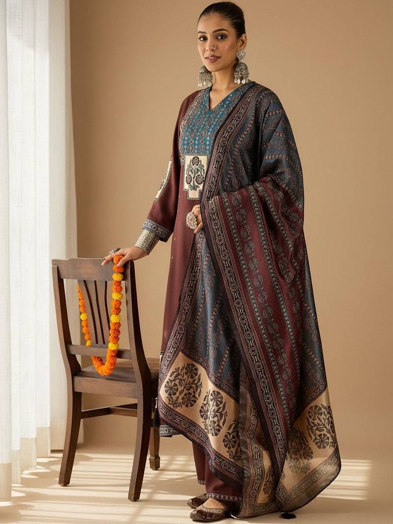 Women Ethnic Motifs Printed Regular Kurta with Trousers & With Dupatta