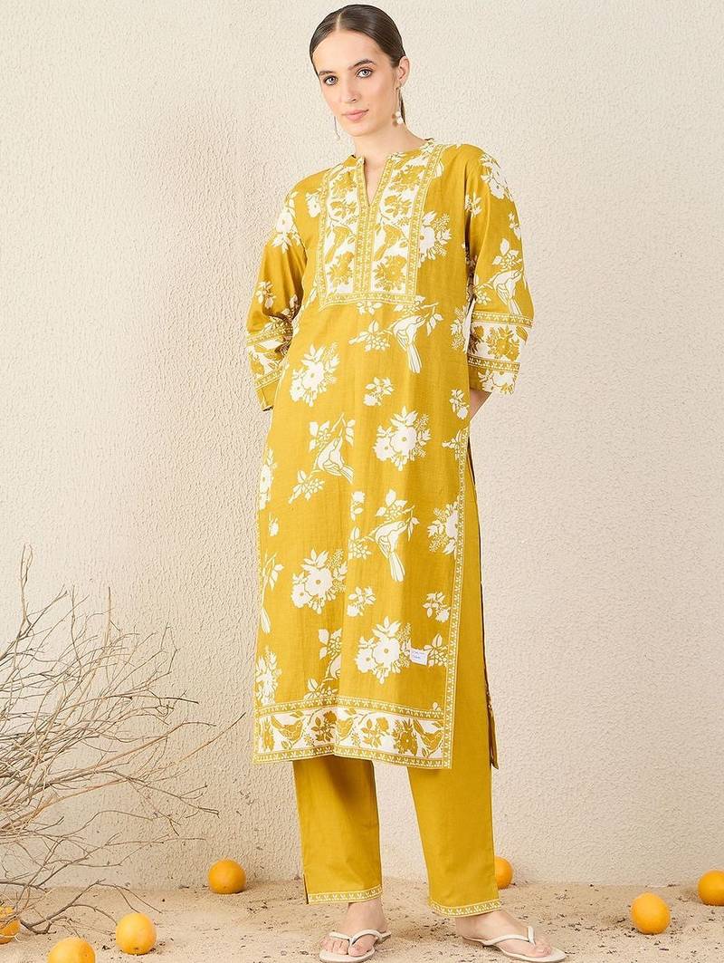 Floral Printed Straight Pure Cotton Kurta With Trousers & Dupatta
