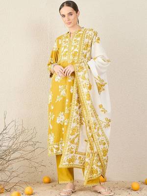 Floral Printed Straight Pure Cotton Kurta With Trousers & Dupatta 6