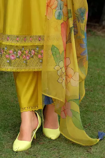 Floral Embroidered V-neck Thread Work Kurta With Trousers & Dupatta