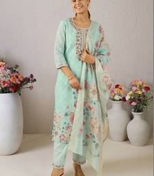 Women Floral Printed Regular Thread Work Linen Kurta with Trousers & With Dupatta