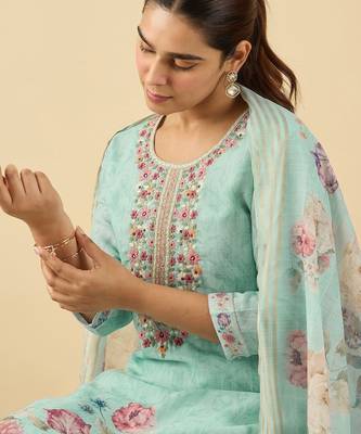 Women Floral Printed Regular Thread Work Linen Kurta with Trousers & With Dupatta 2