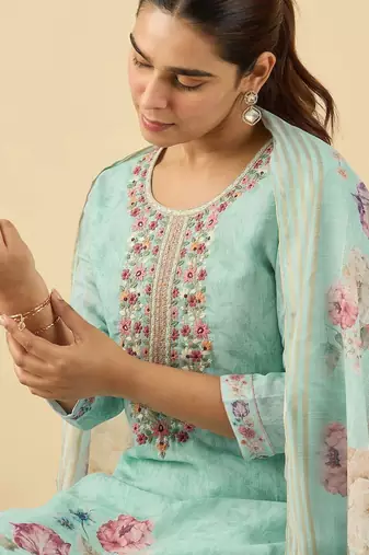Women Floral Printed Regular Thread Work Linen Kurta with Trousers & With Dupatta