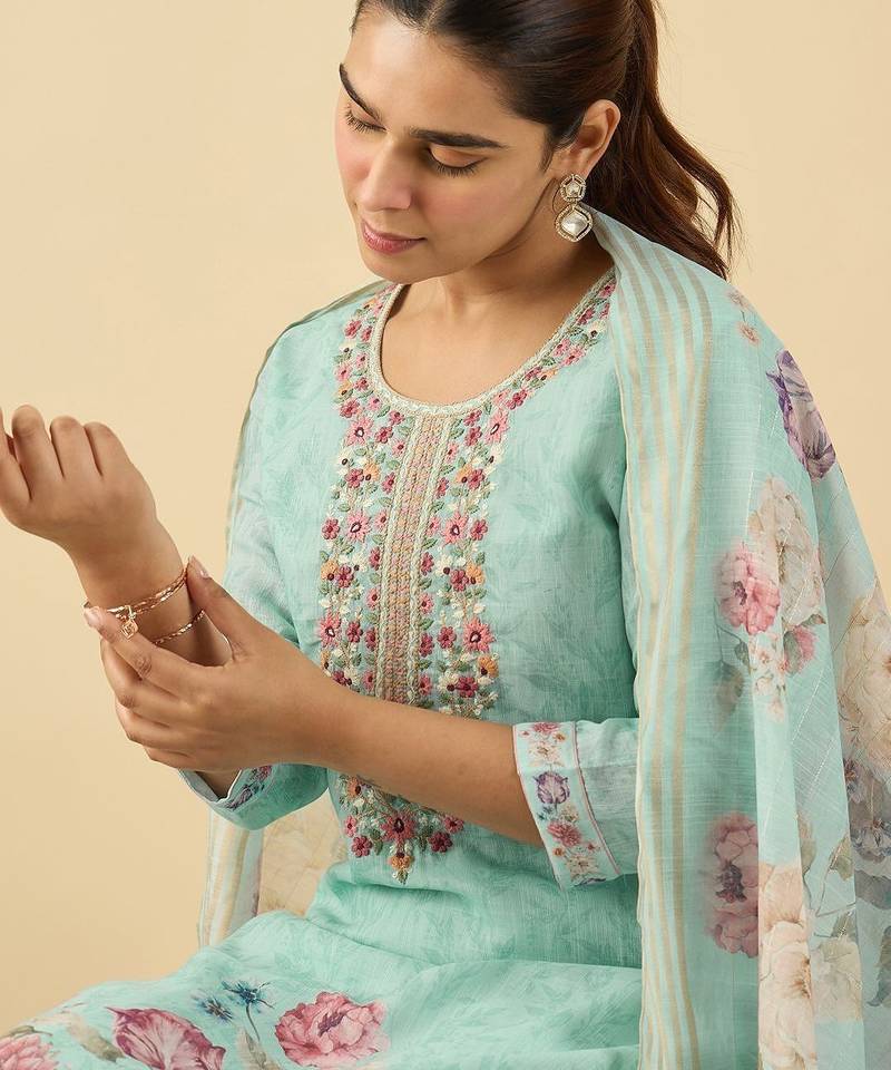 Women Floral Printed Regular Thread Work Linen Kurta with Trousers & With Dupatta
