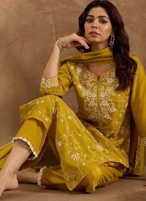 Floral Embroidered Sequinned Kurta With Trousers & Dupatta 1