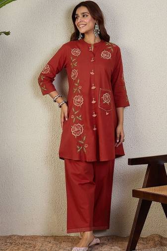 Floral Embroidered Mandarin Collar Thread Work  Cotton Kurta With Trousers