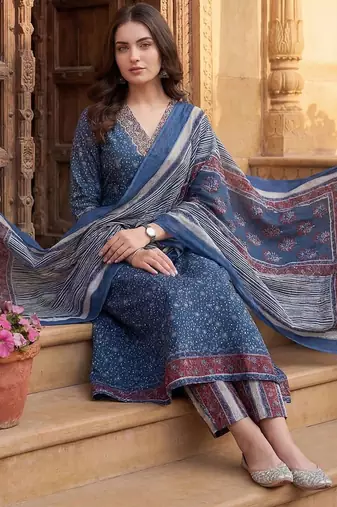 Women Floral Printed Regular Pure Cotton Kurta with Trousers & With Dupatta