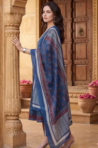 Women Floral Printed Regular Pure Cotton Kurta with Trousers & With Dupatta