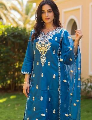 Women Ethnic Motifs Embroidered Thread Work Kurta with Trousers & Dupatta 1