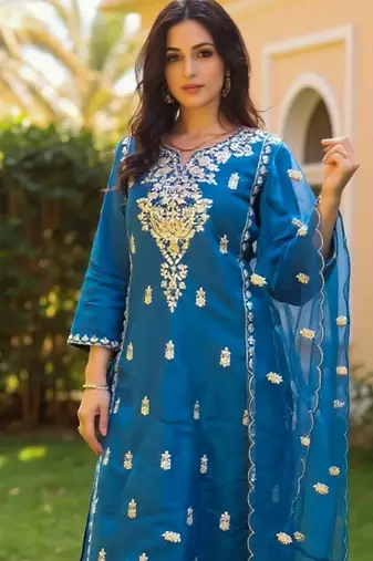 Women Ethnic Motifs Embroidered Thread Work Kurta with Trousers & Dupatta