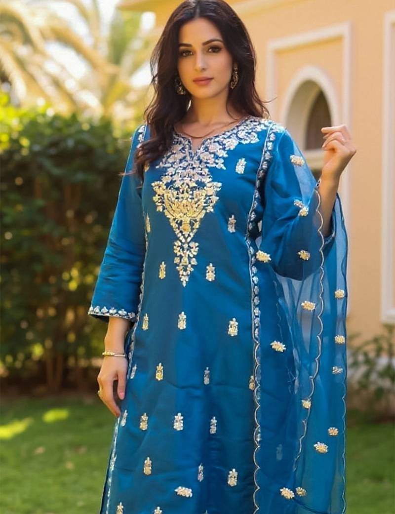 Women Ethnic Motifs Embroidered Thread Work Kurta with Trousers & Dupatta
